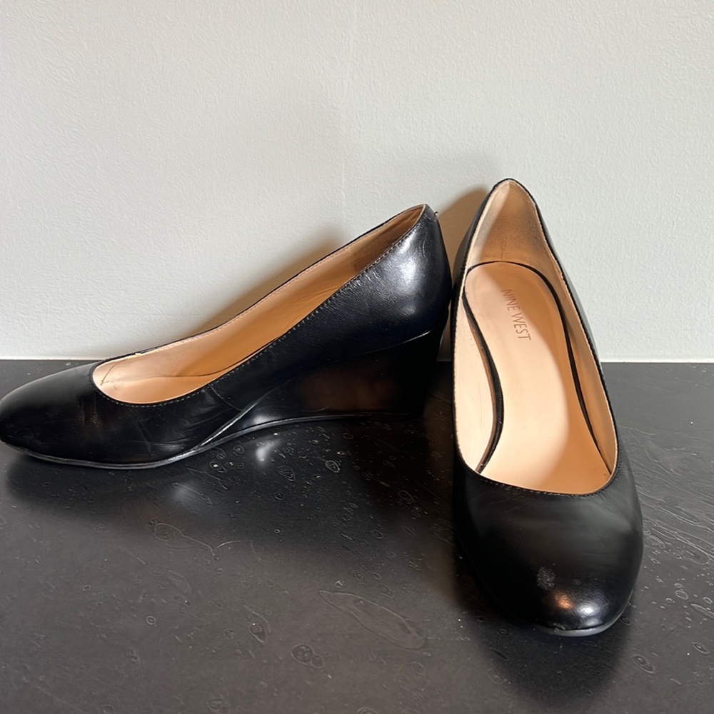 Nine West black wedges